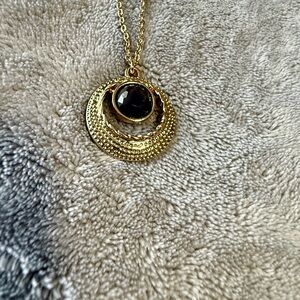 Elegant Gold Pendant Necklace